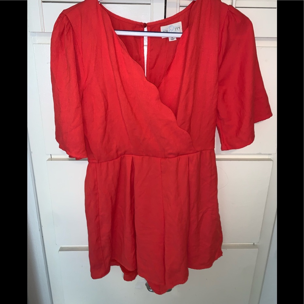 CUTEST romper💓💓 scalloped around the neck line!